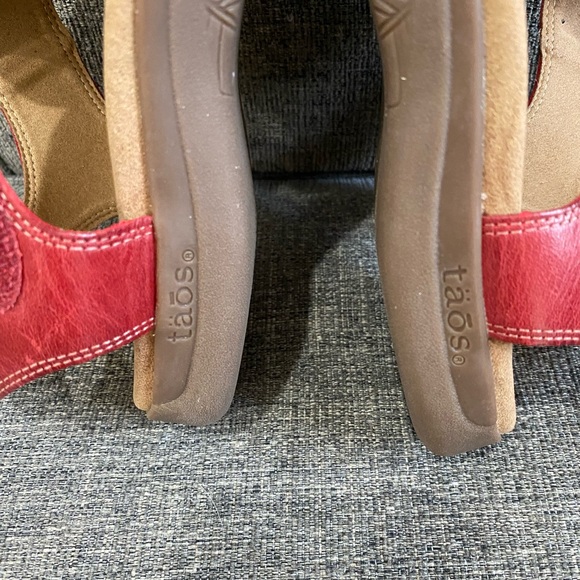 Taos The Show Red Leather Sandals Women Size 10 - Picture 9 of 10